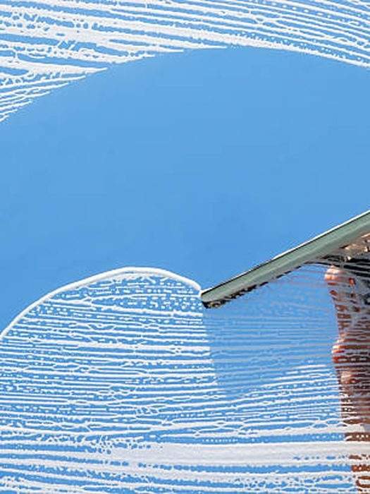 Squeegee on foamy window